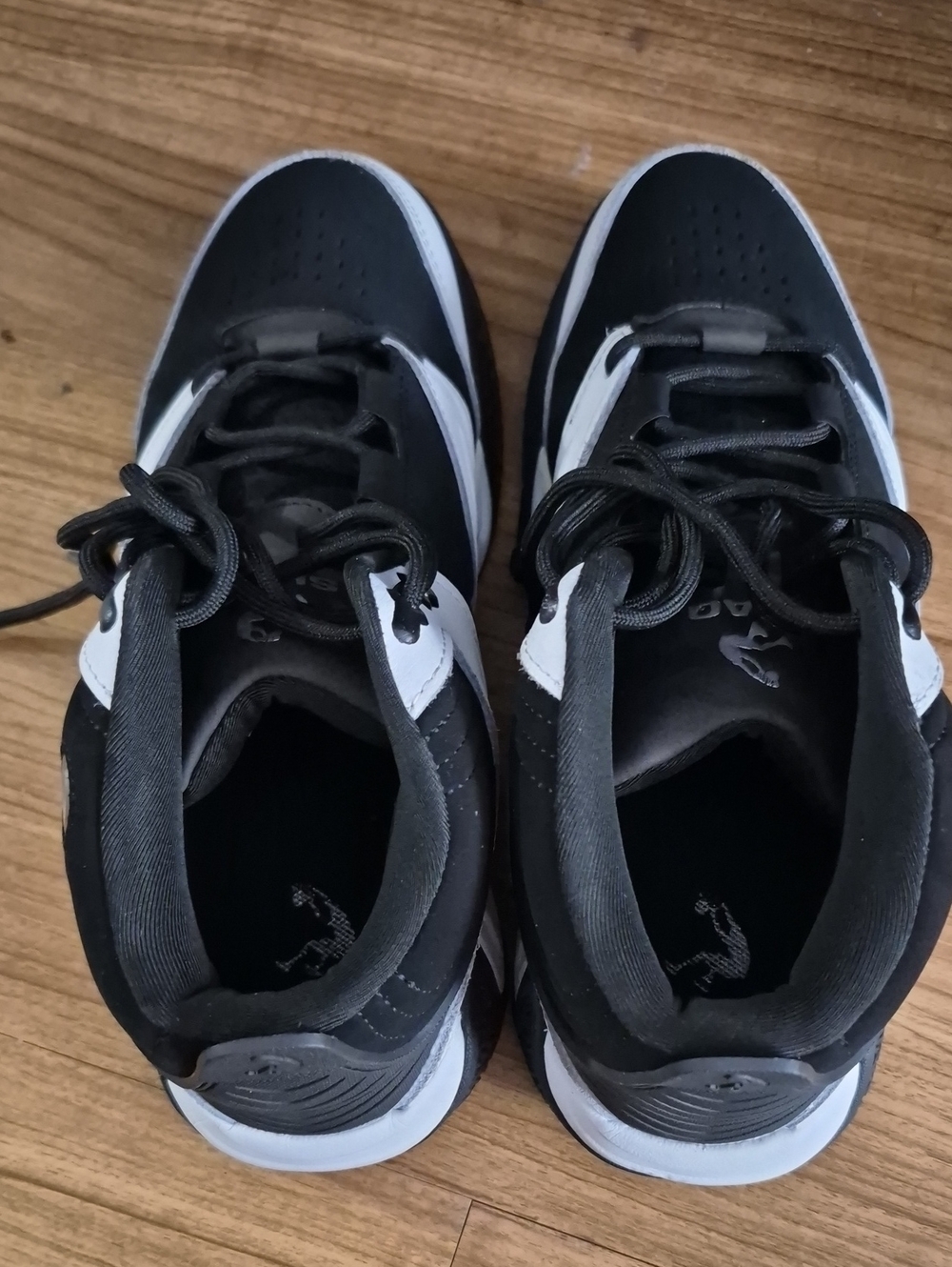 Men's Shaq Black and White Low-Top Sneakers Black & White Size 8.5